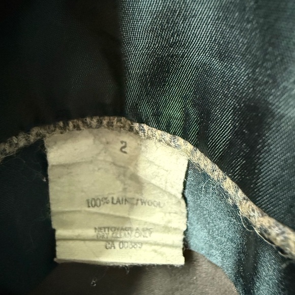 Elegant Men's Herringbone Wool Gray Blazer - Picture 4 of 4